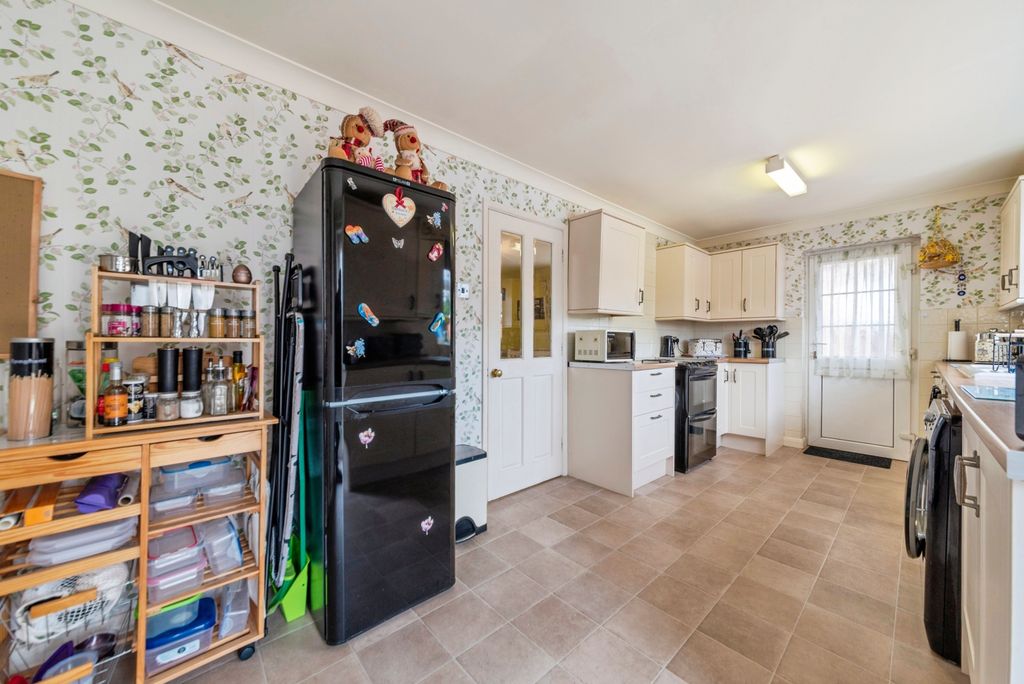 Property photo 2 of 17 15_Peascliffe_Drive-22