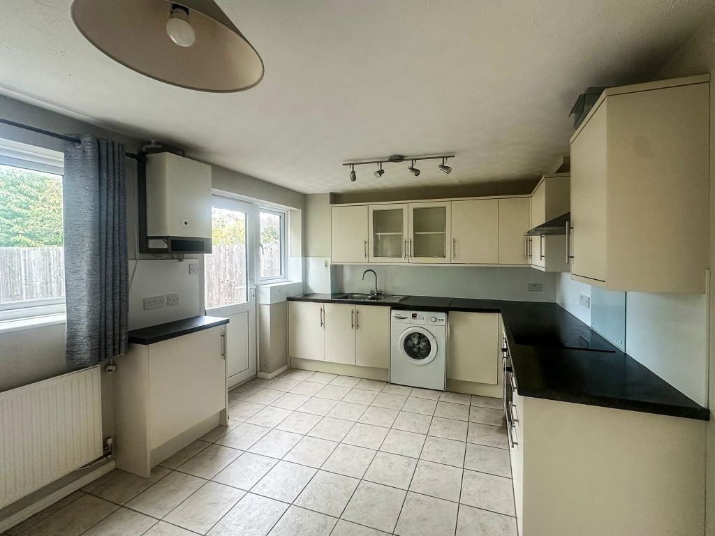 Property photo 3 of 14 Kitchen