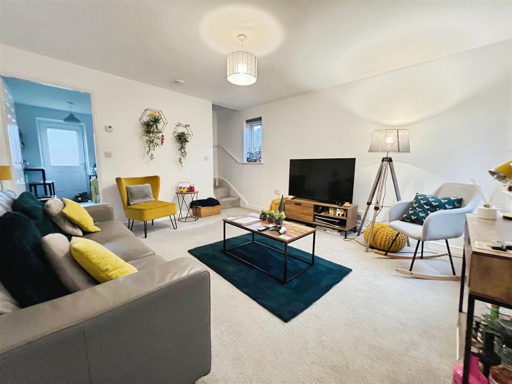 Property photo 3 of 19 Lounge