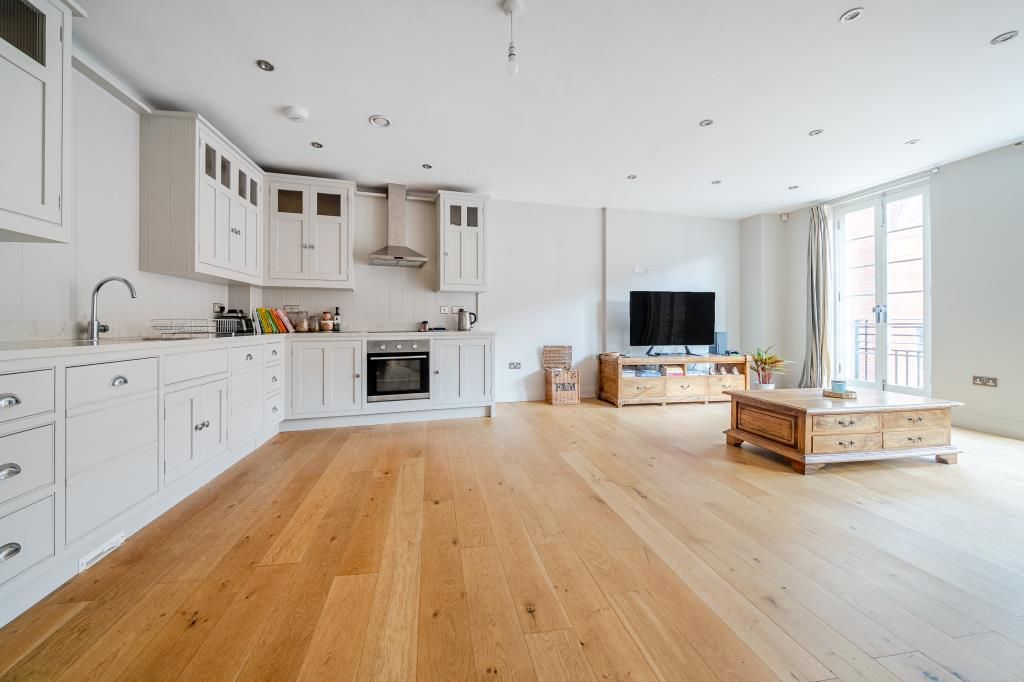 Property photo 2 of 17 Kitchen