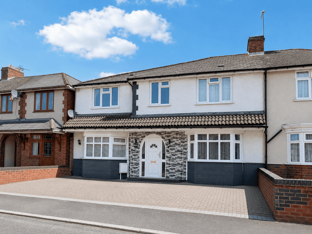 Property photo 1 of 18 Substantially Improved 5 Bedroom Family Home With Large Garden Room & Shower Facilities
