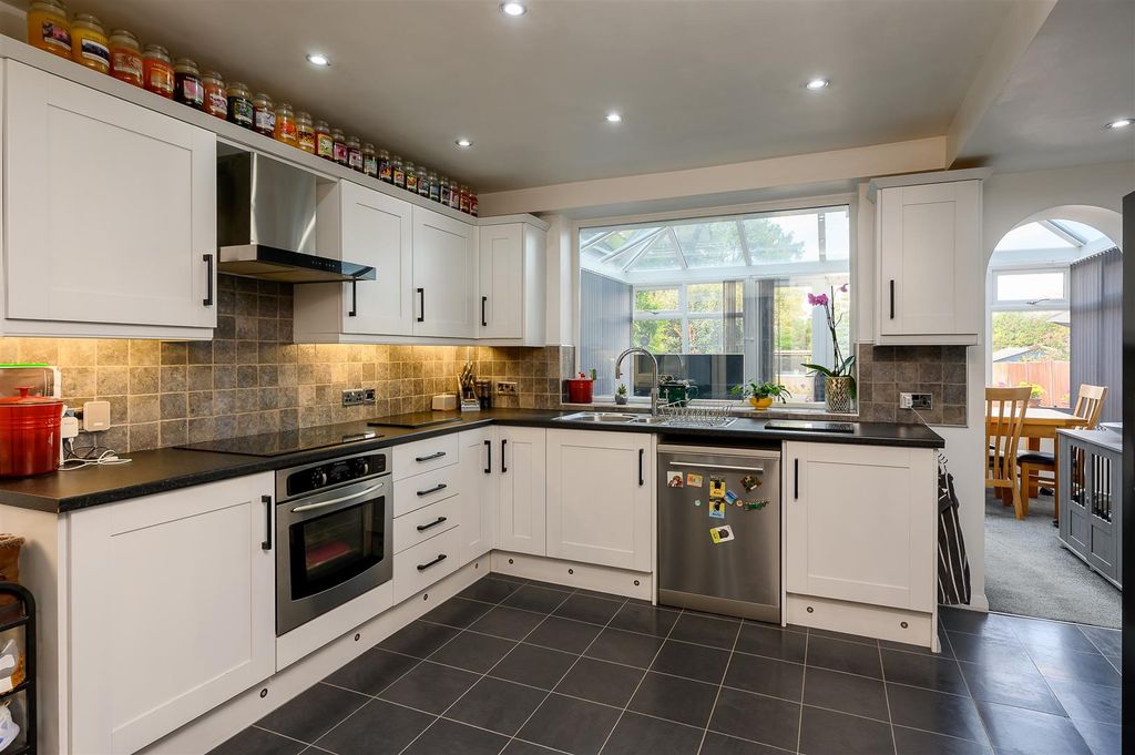 Property photo 3 of 24 Kitchen