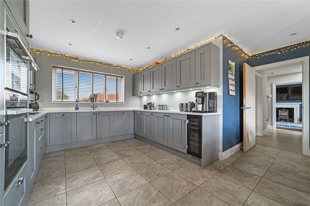 Property photo 3 of 30 Kitchen