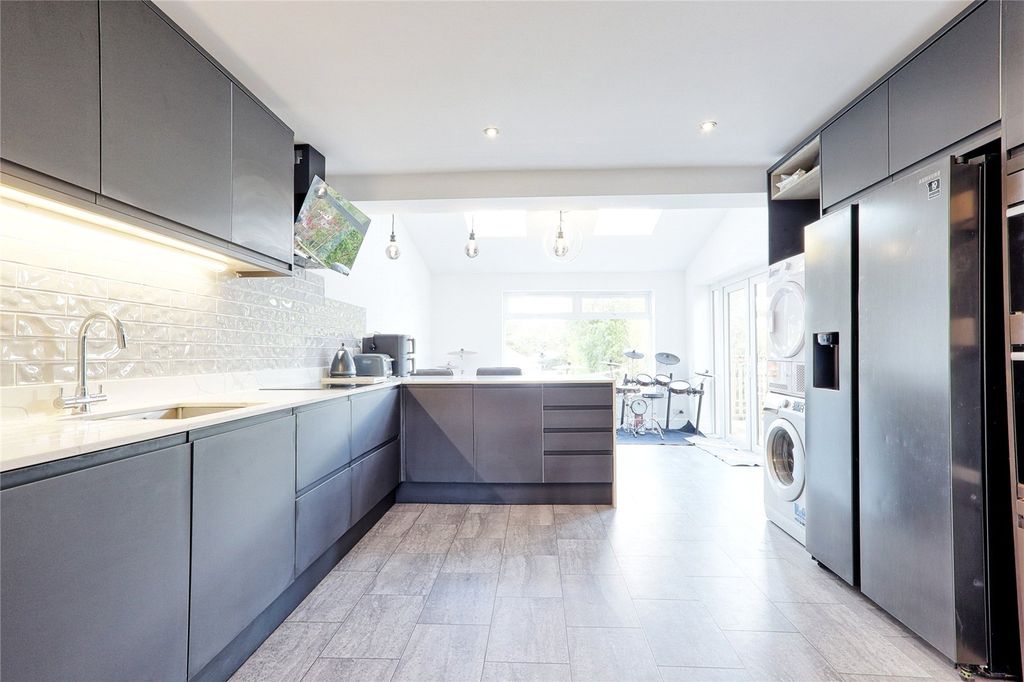 Property photo 1 of 20 Picture No. 25