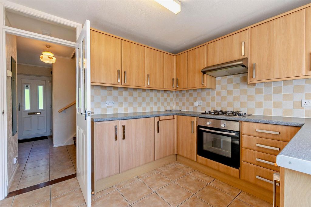 Property photo 2 of 19 Kitchen