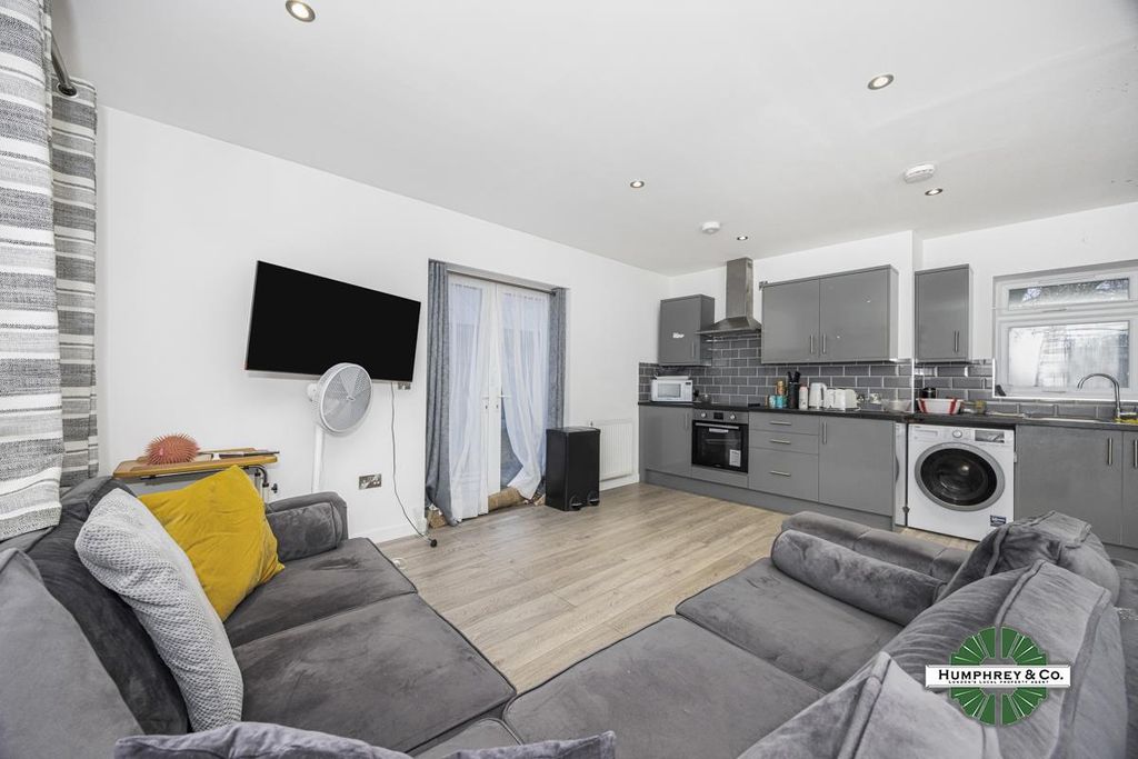 Property photo 1 of 8 3.Jpg