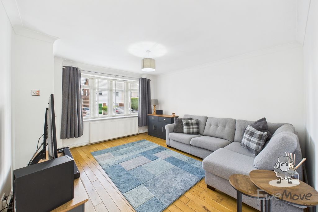 Property photo 2 of 11 4