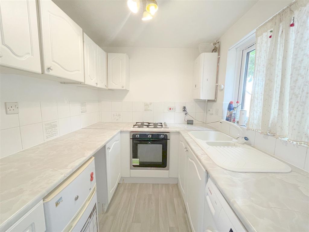 Property photo 3 of 6 Kitchen