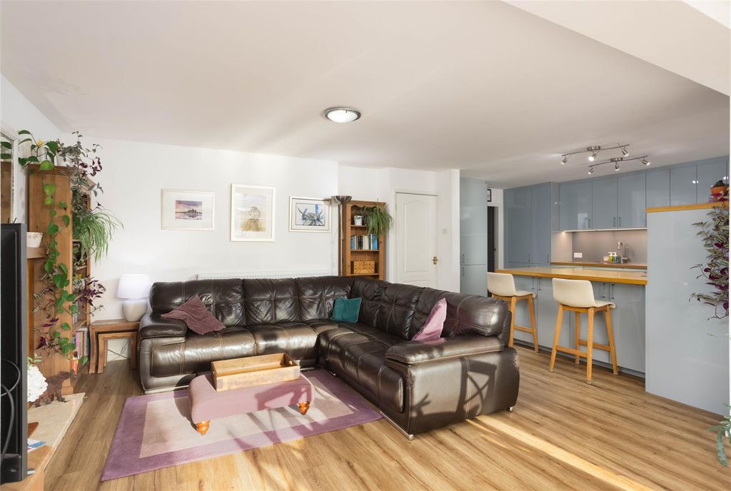 Property photo 3 of 27 00006.Jpg