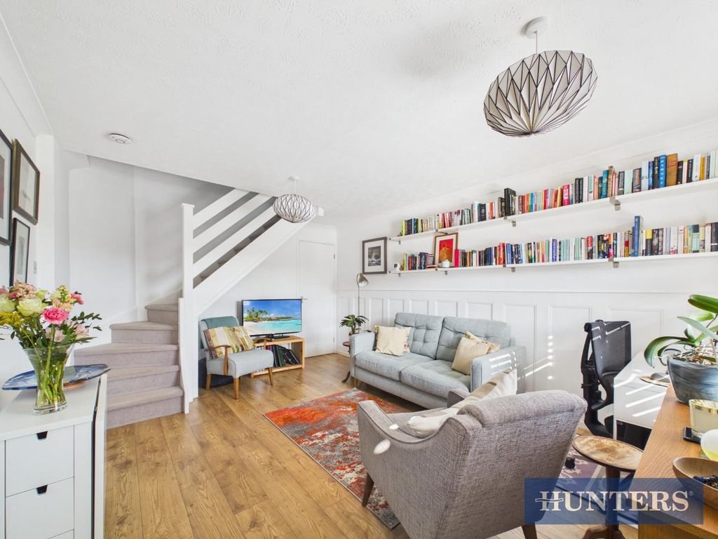 Property photo 2 of 11 Lounge