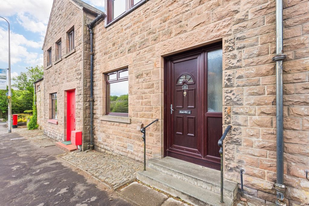 Property photo 2 of 30