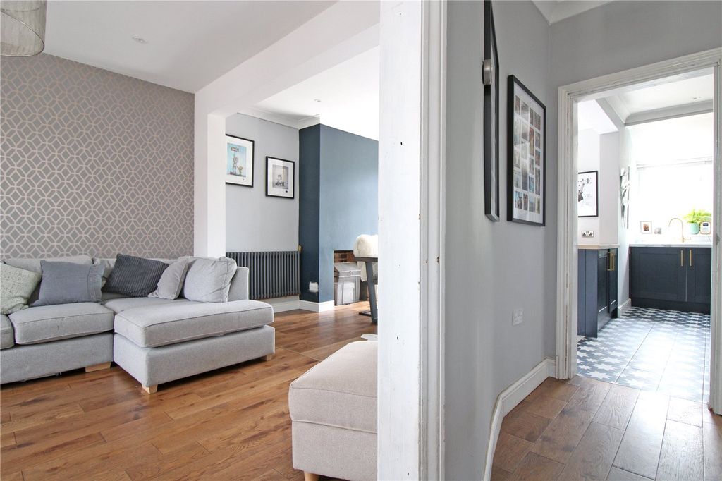 Property photo 2 of 22 Picture No. 24