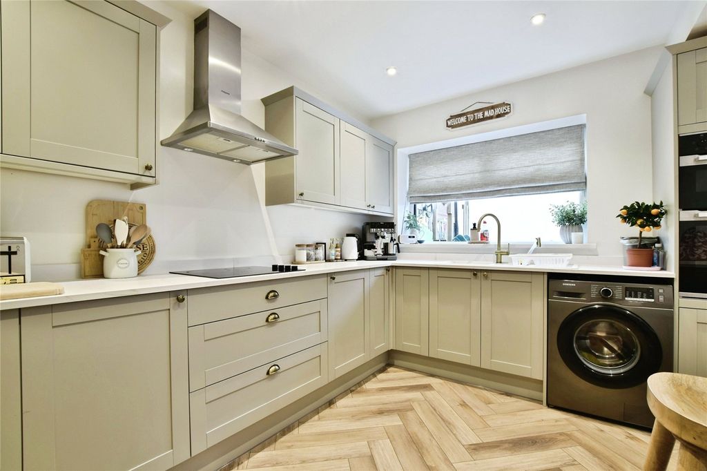 Property photo 2 of 22 Picture No. 15