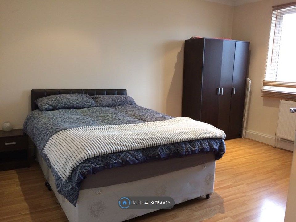 Property photo 2 of 6 Bedroom