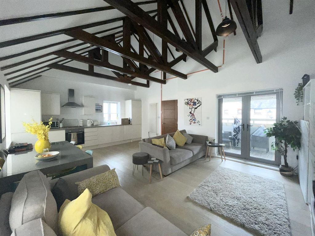 Property photo 3 of 8 7322d8A8-45E4-4d38-9B4c-4Ebc49d13Fae.Jpg