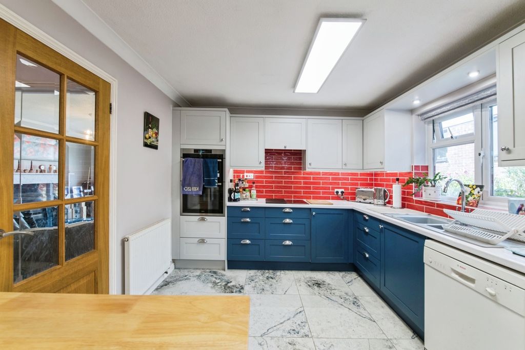 Property photo 3 of 27 Pbox-Img.Jpg