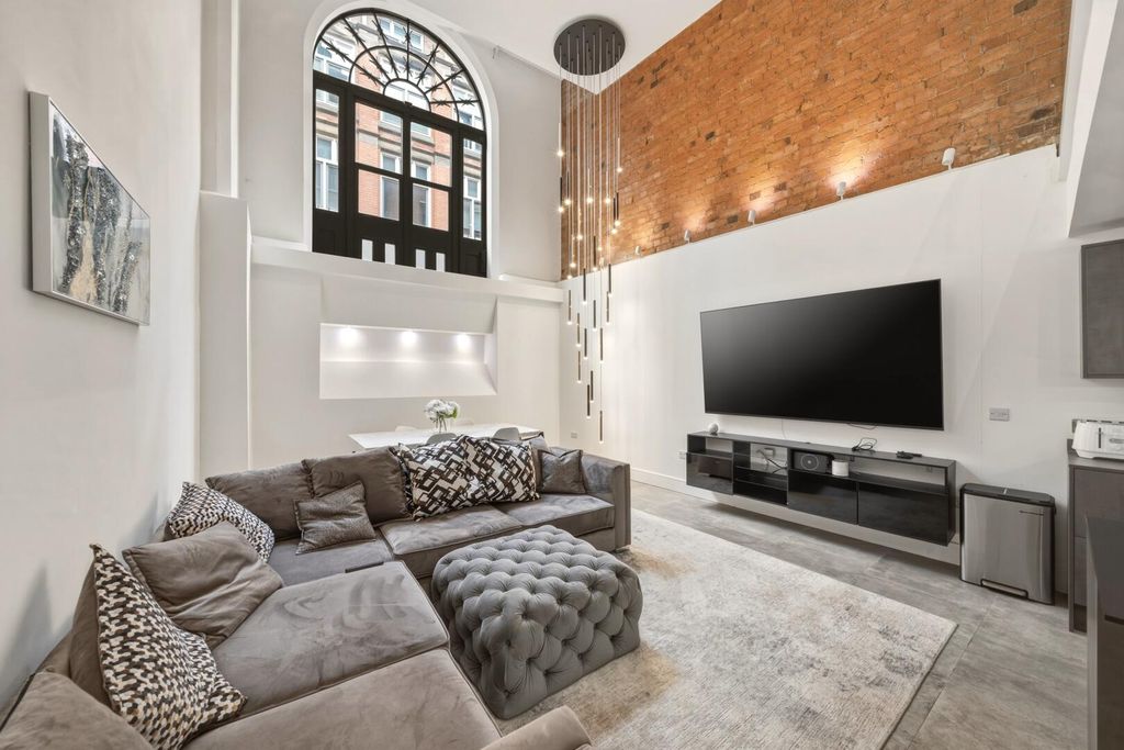 Property photo 3 of 28 Living Room