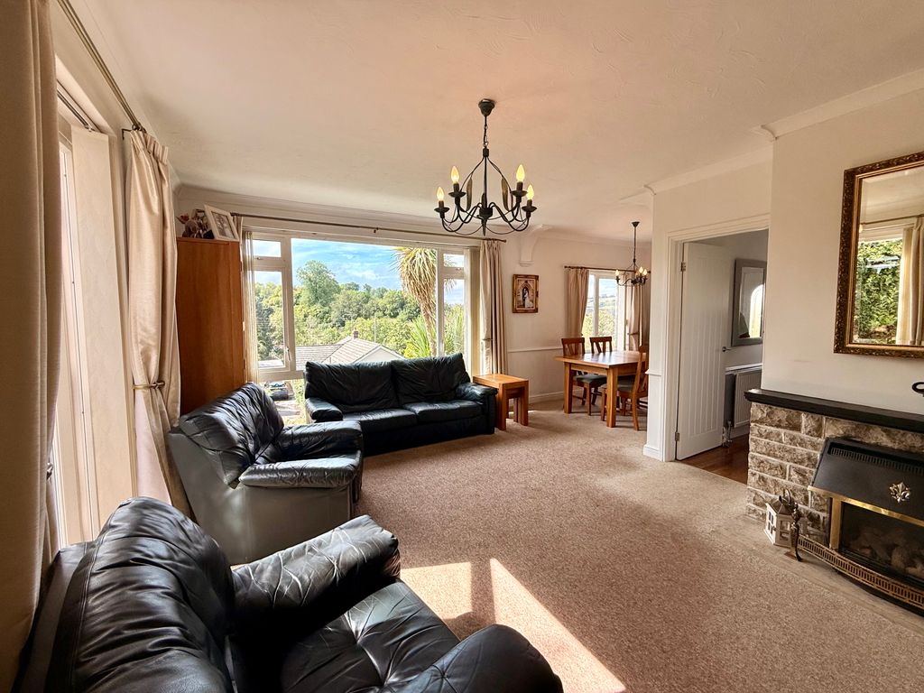 Property photo 3 of 17 Sitting/Dining Room