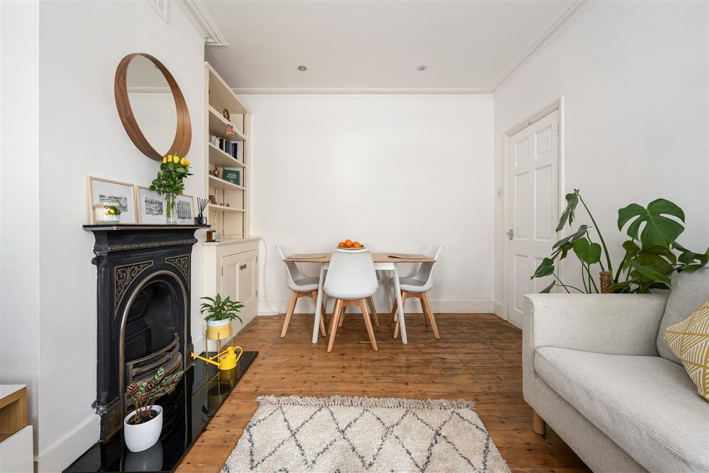 Property photo 3 of 23 Coppermill Lane, E17