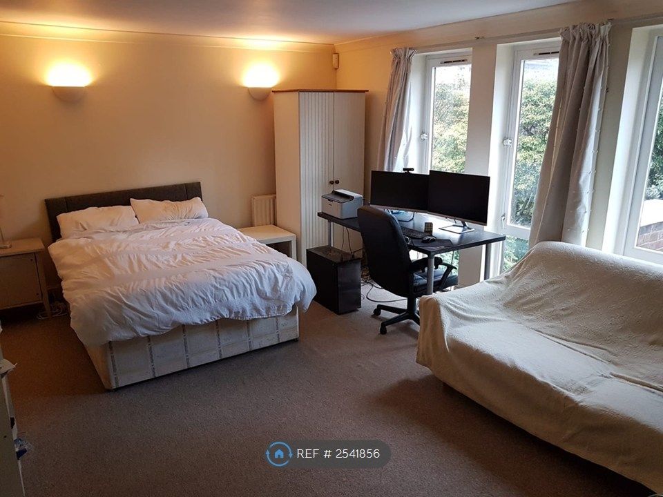 Property photo 1 of 8 Bedroom 6 / Drawing Room