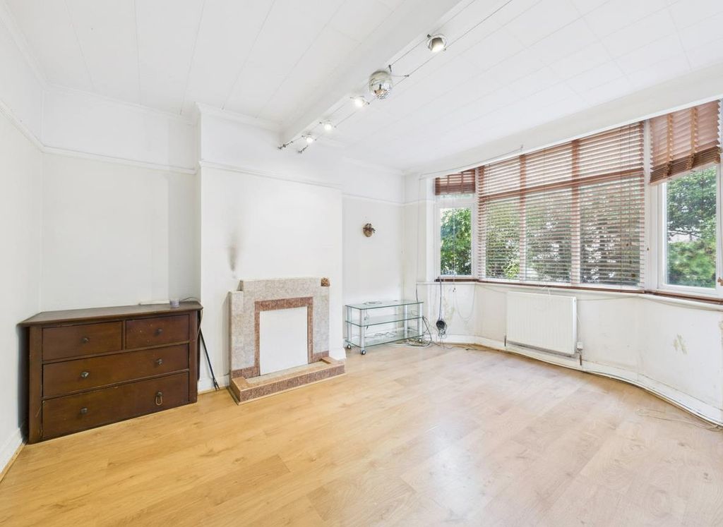 Property photo 2 of 14 Cam05080G0-Pr0253-Still004-002.Jpg