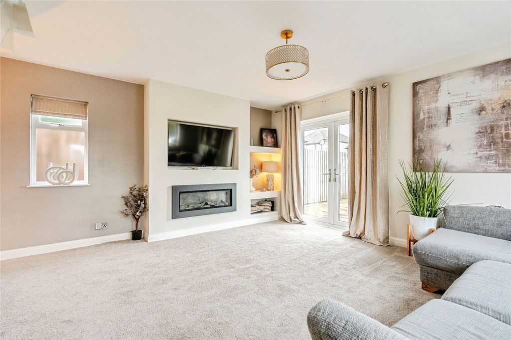 Property photo 2 of 20 Lounge