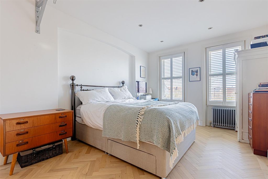 Property photo 2 of 22 Hillfield Road (13).Jpg