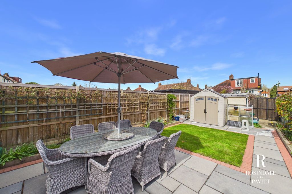 Property photo 2 of 28