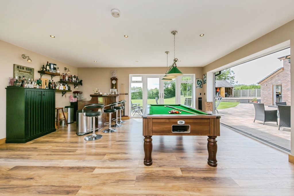 Property photo 2 of 42 Games Room