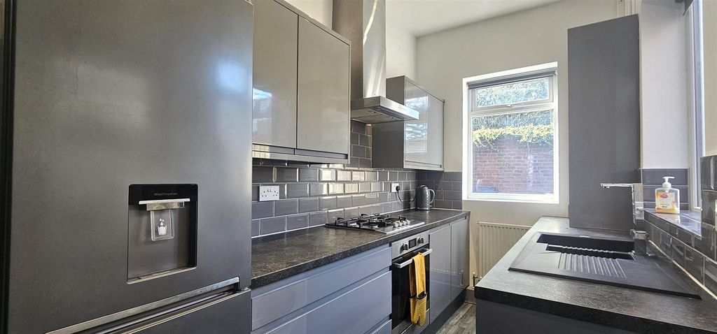 Property photo 2 of 11 Kitchen.Jpg