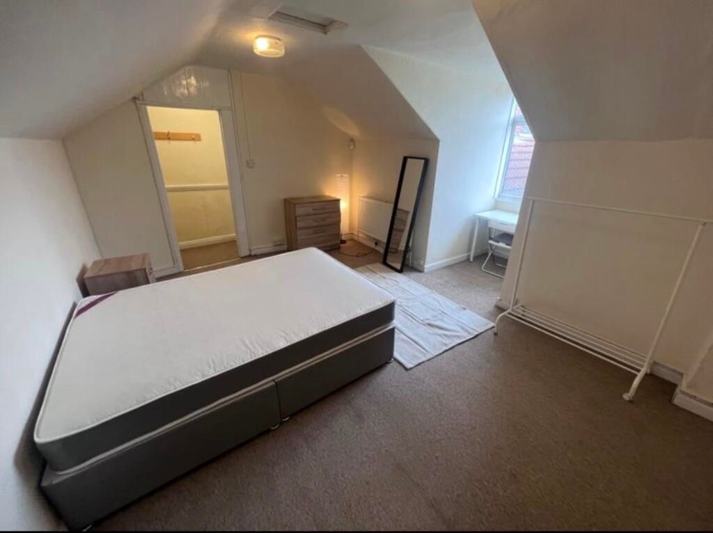Property photo 1 of 6 Spacious Master Bedroom Featuring A Large Double B...