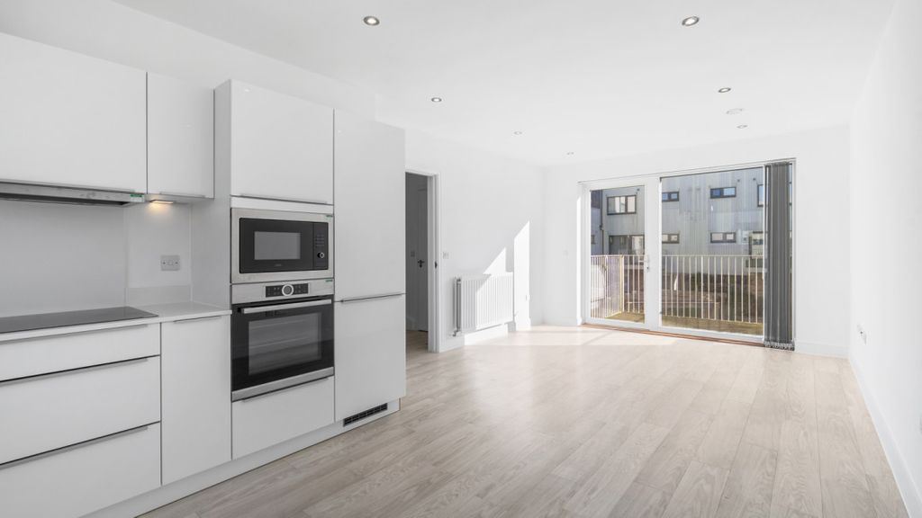 Property photo 2 of 24