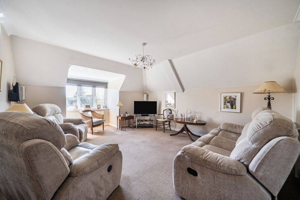 Property photo 2 of 13 1440050-11-69d690...