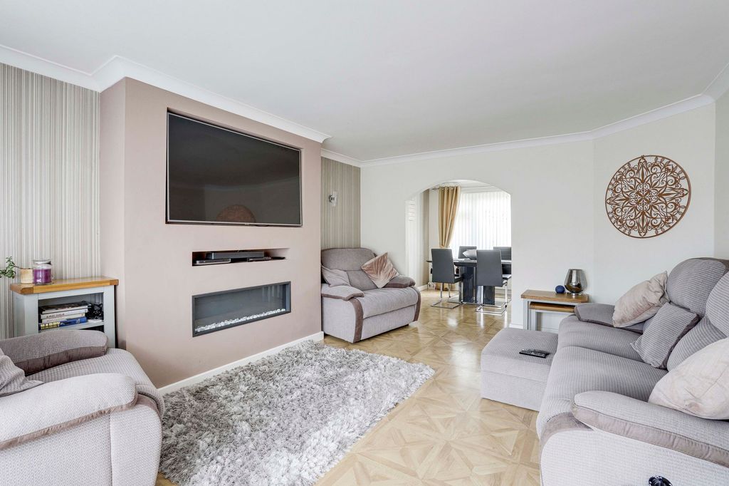 Property photo 3 of 24