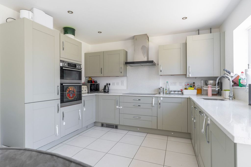 Property photo 3 of 24
