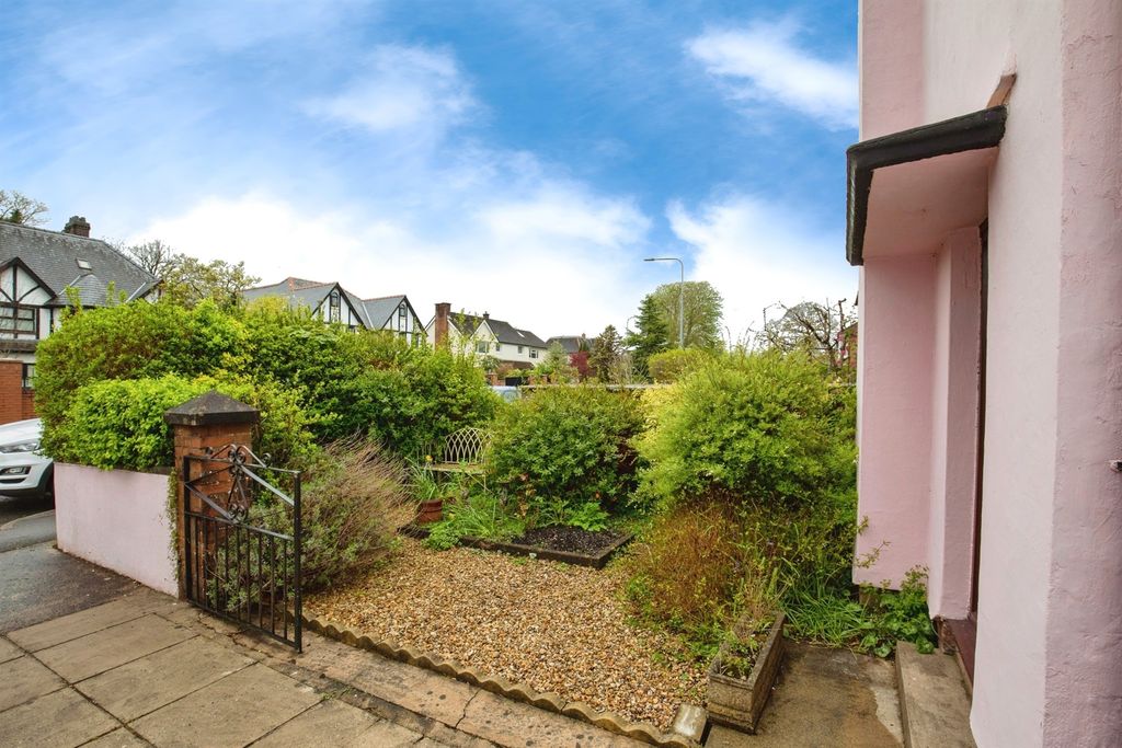 Property photo 2 of 12