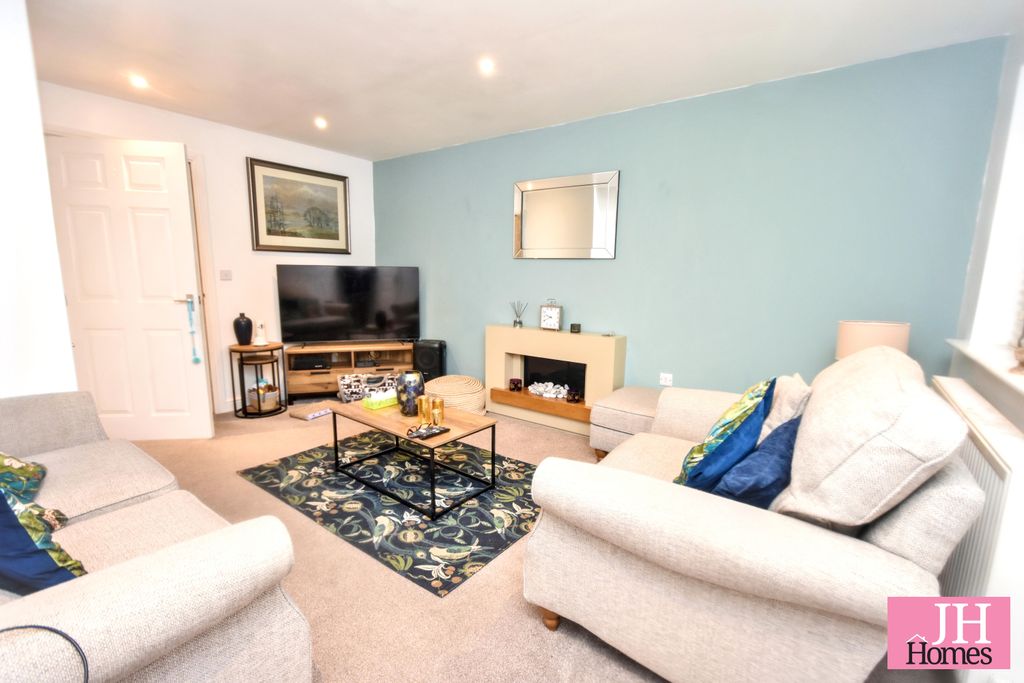 Property photo 3 of 21