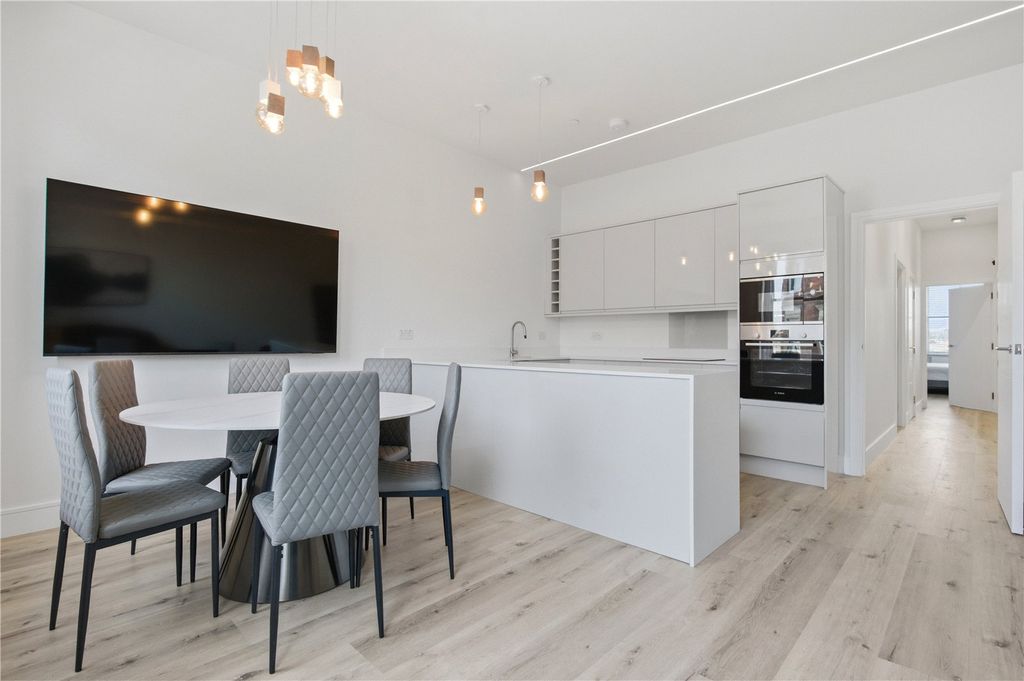 Property photo 3 of 11 Picture No. 12