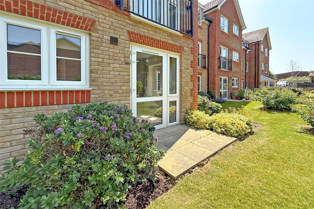 Property photo 2 of 19 Picture No. 23