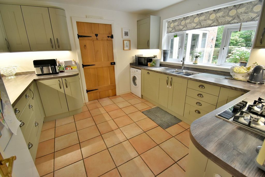 Property photo 3 of 28