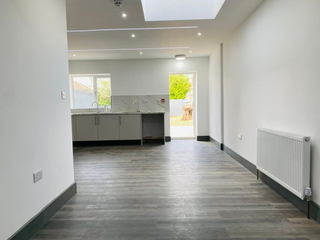 Property photo 3 of 32