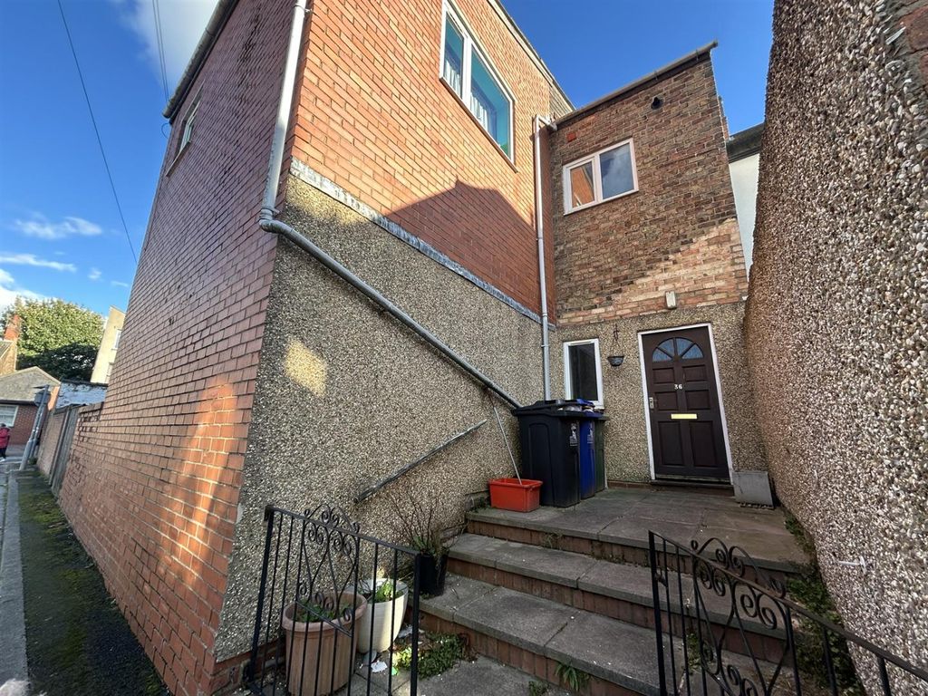 Property photo 1 of 13 2Ff724B0-16Af-490A-99B6-B64722Ef4A85.Jpg