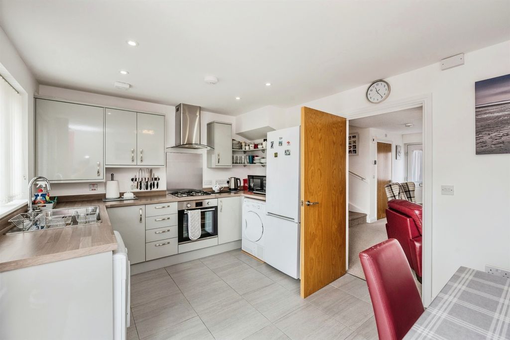 Property photo 3 of 17 Balcony