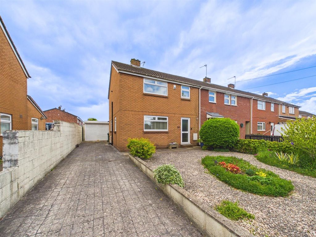 Property photo 1 of 17 1 - Three-Bedroom House In Patchway.Jpg