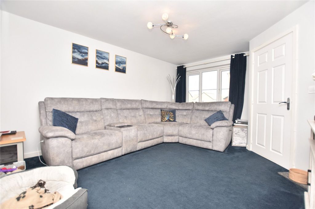 Property photo 2 of 12 Picture No. 17