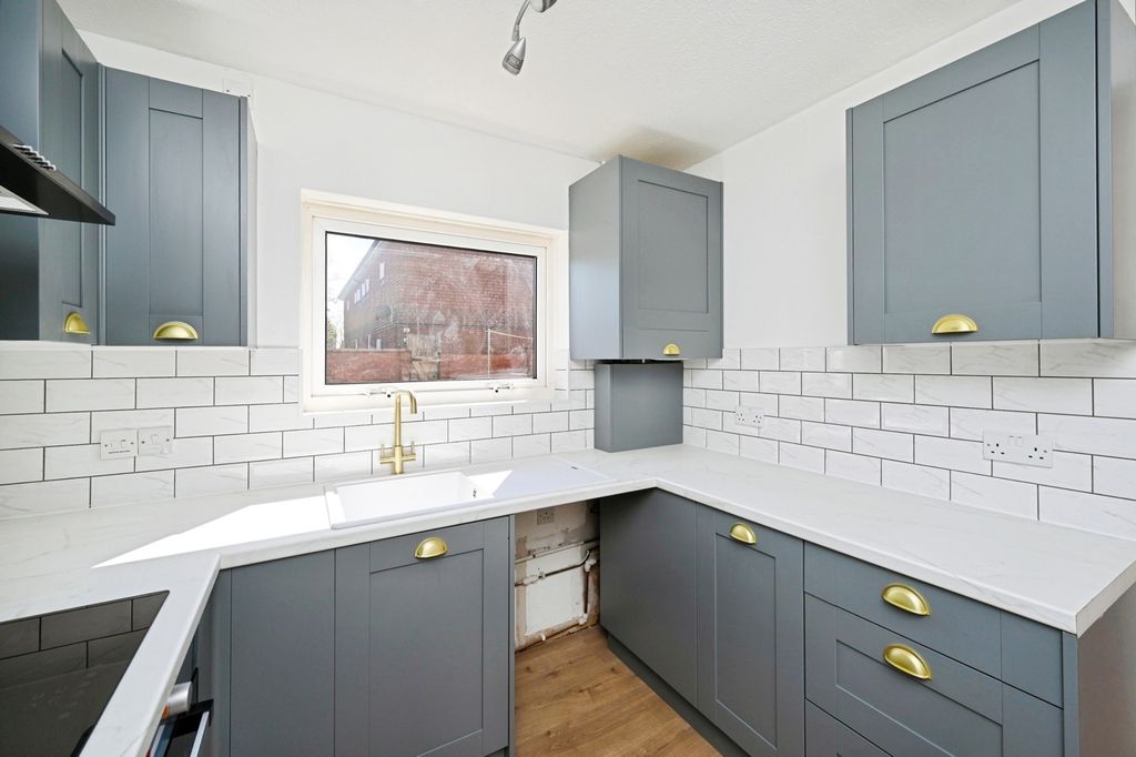 Property photo 2 of 23 Kitchen