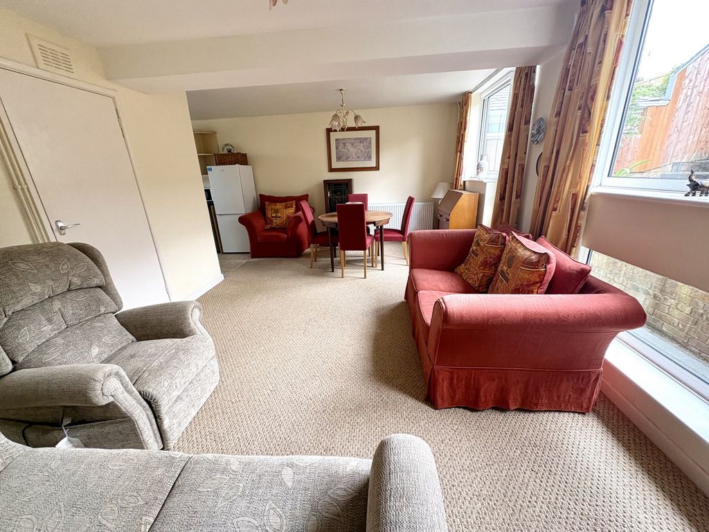 Property photo 3 of 16 Photo 8