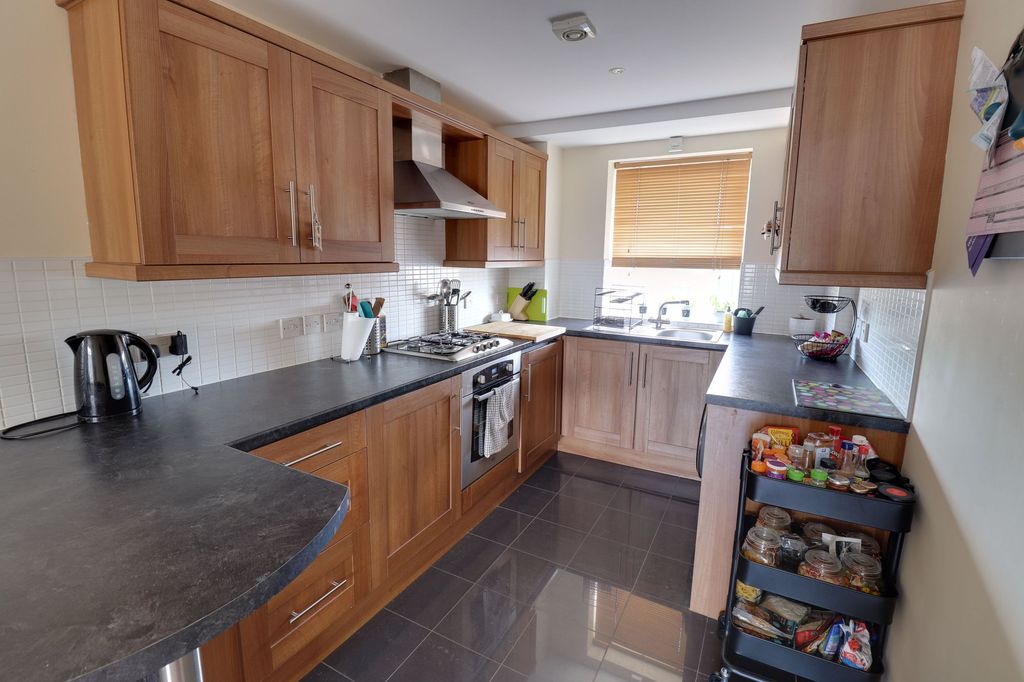 Property photo 2 of 6 Kitchen