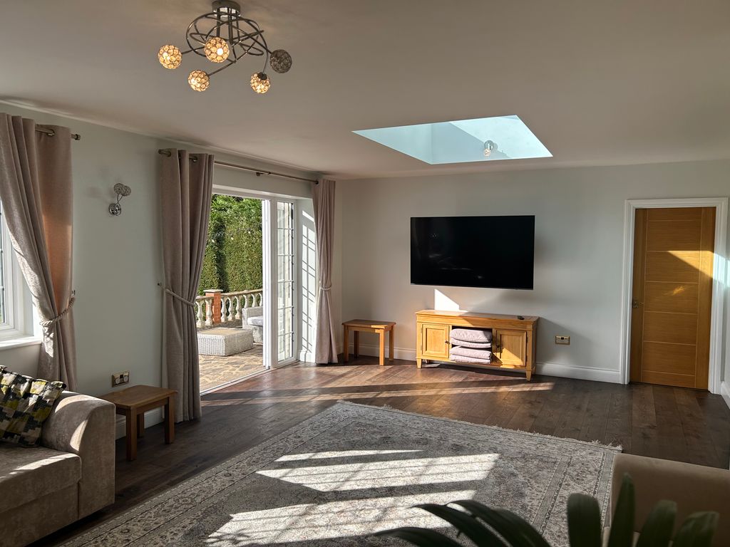 Property photo 2 of 43