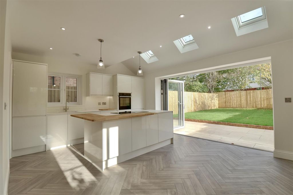 Property photo 3 of 24 Kitchen/Diner